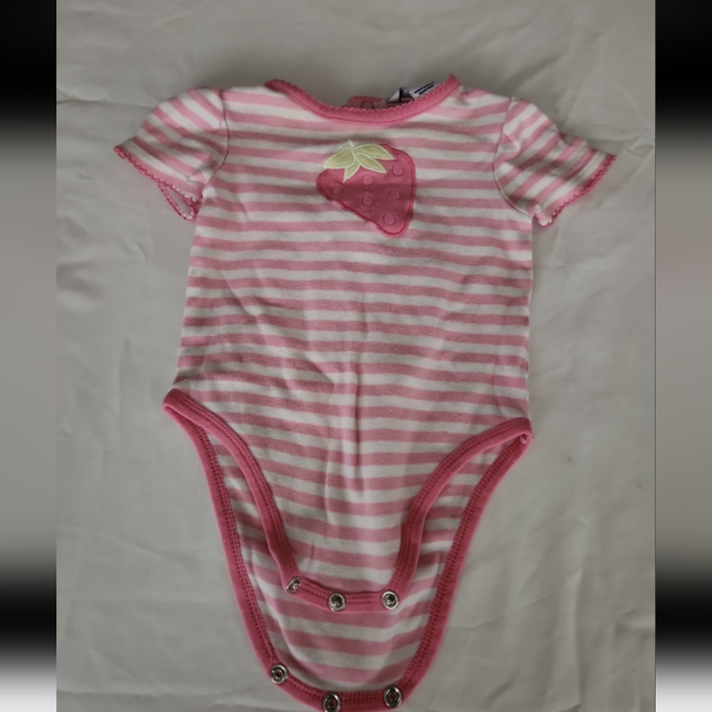 Hartstrings infant girl 3-6m pink strawberry onesie #BC1